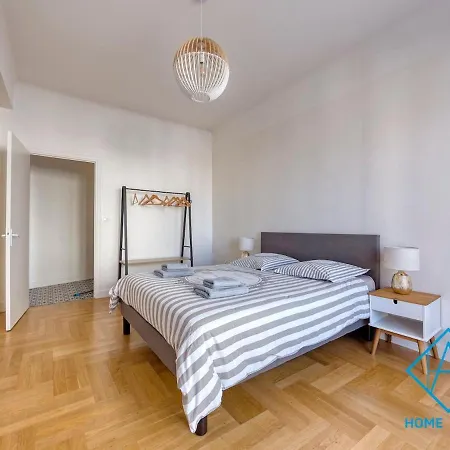 Apartament Golden Square Nicea