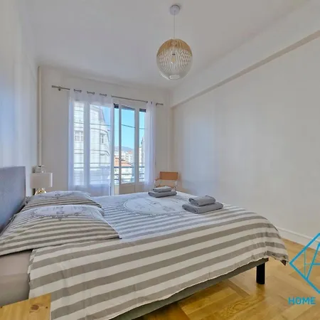 Golden Square Apartament