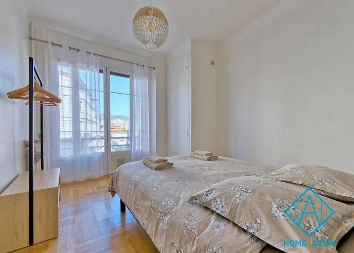 Golden Square Апартаменты Ницца