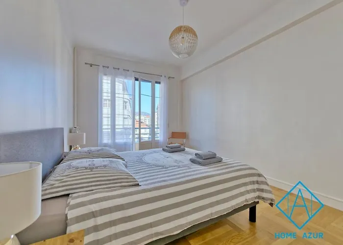 Golden Square Апартаменты