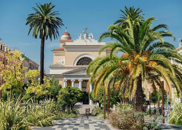 Golden Square Апартаменты Ницца